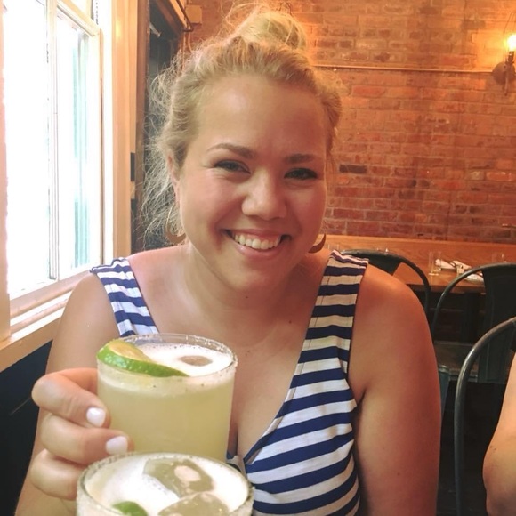 Meet your Posher, Megan - Picture 3 of 5
